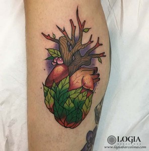tatuaje-brazo-corazon-arbol-hojas-logia-barcelona-zeus-errejota   